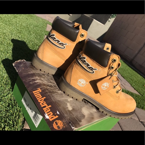 ✨RARE style✨ Juniors Wheat Logo Timberland Boots